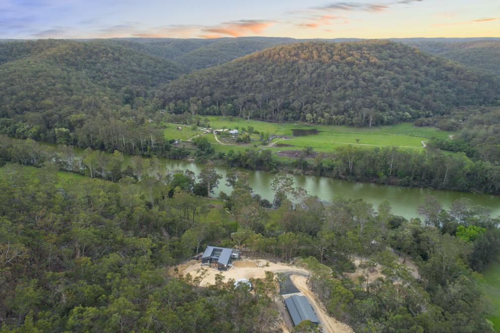 Exquisite Kinley Farm on the Colo River